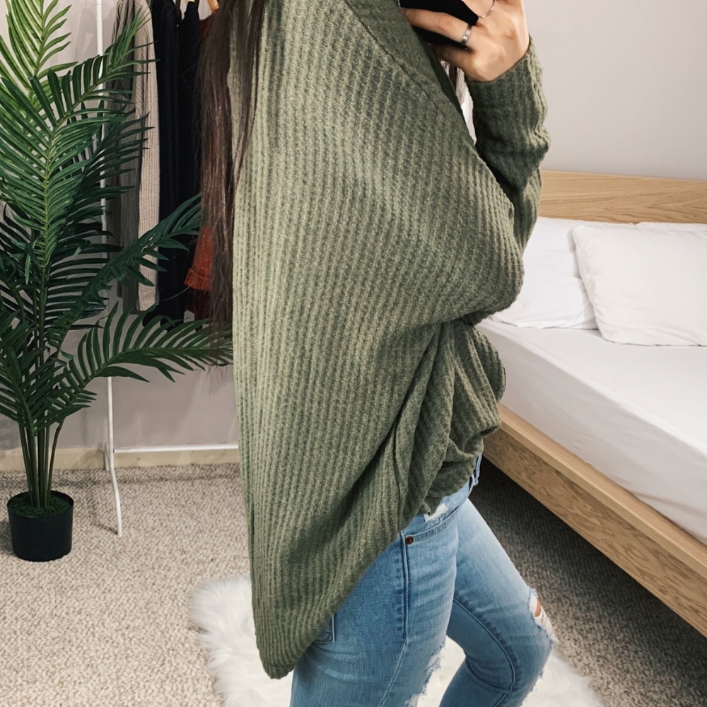 🆕 Vanessa -Olive Green Oversized Thermal Top - Picture 6 of 7